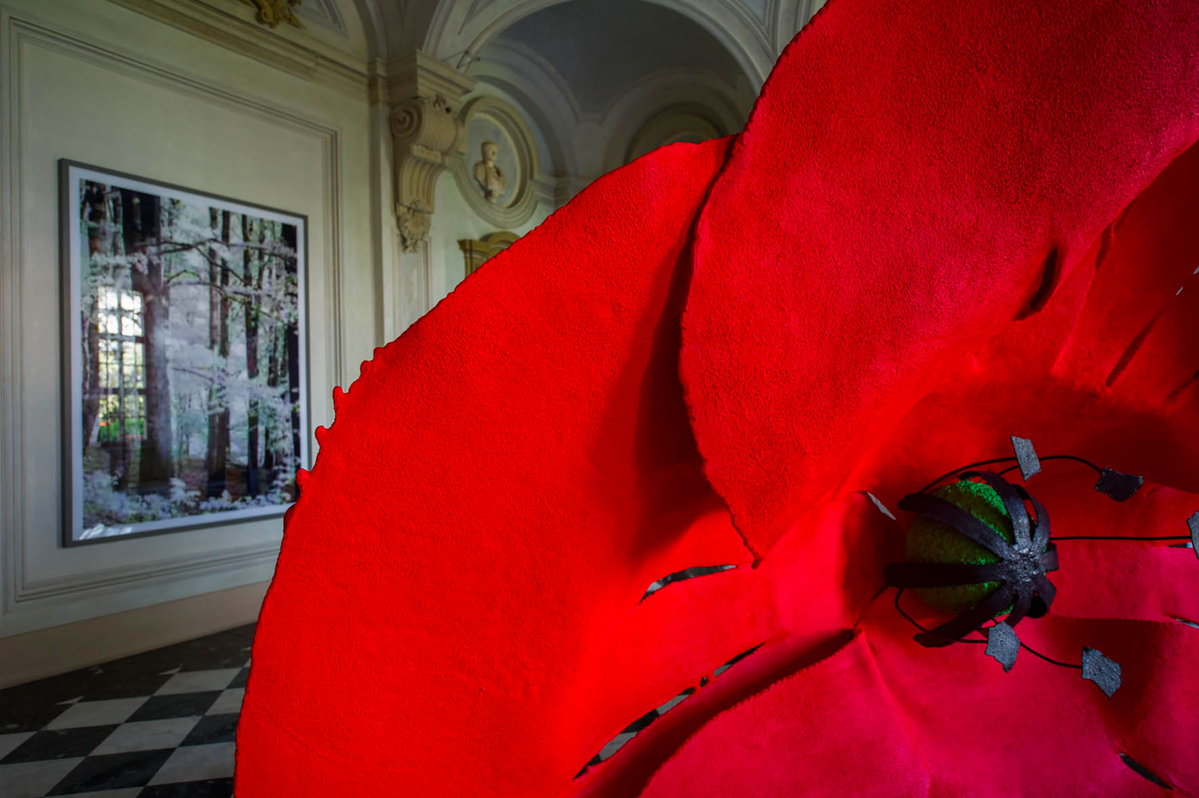 Thomas Ruff, jpeg ri01, 2007, Claes Oldenburg and Coosje van Bruggen, Dropped Flower, 2006